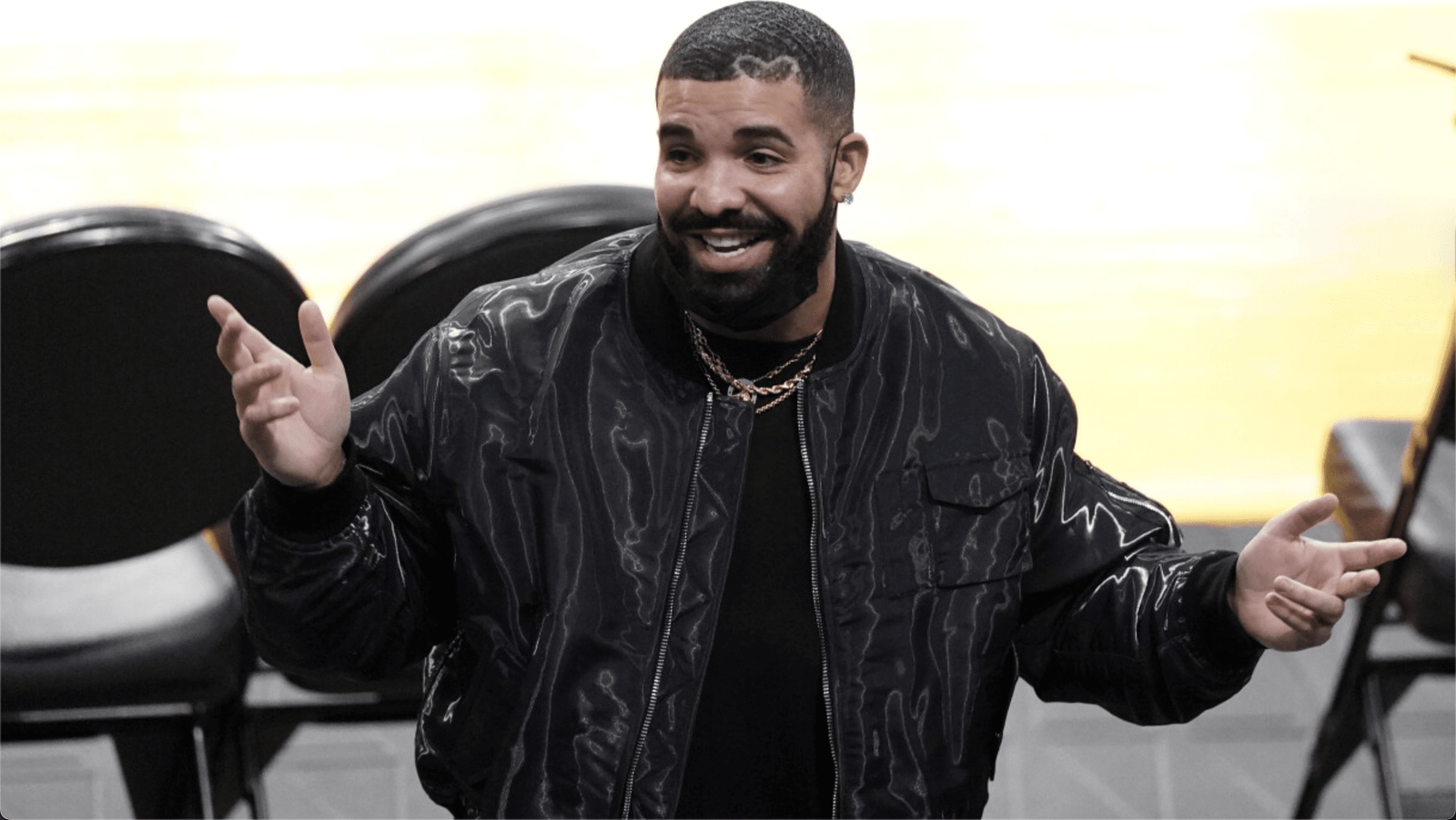 Drake Says Gracie Abrams Helped Him Love His Birthmark: “Now It’s Art”